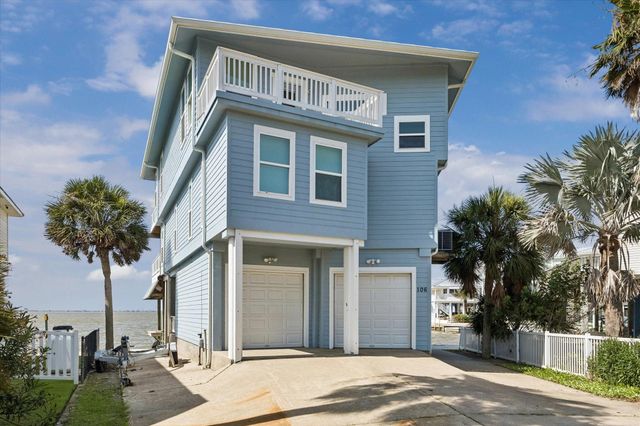 106 Quayside Drive, Tiki Island, TX 77554
