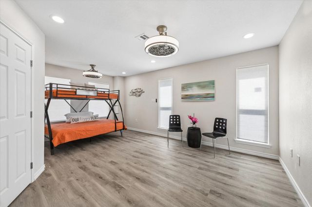 106 Quayside Drive, Tiki Island, TX 77554