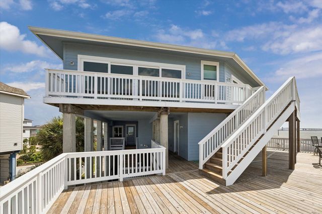 106 Quayside Drive, Tiki Island, TX 77554