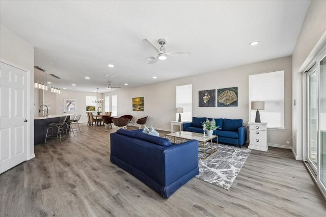 106 Quayside Drive, Tiki Island, TX 77554