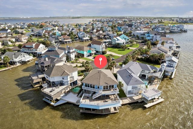 106 Quayside Drive, Tiki Island, TX 77554