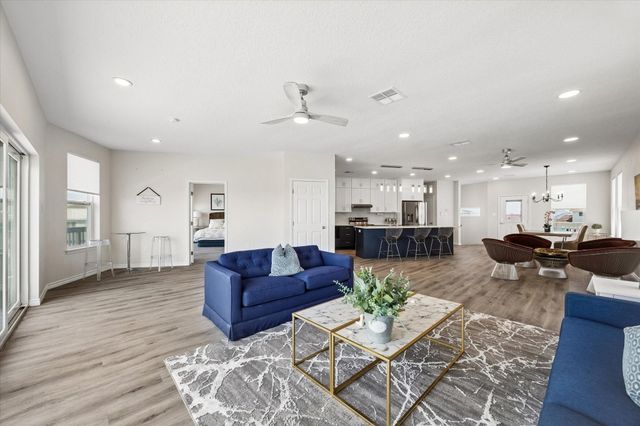 106 Quayside Drive, Tiki Island, TX 77554