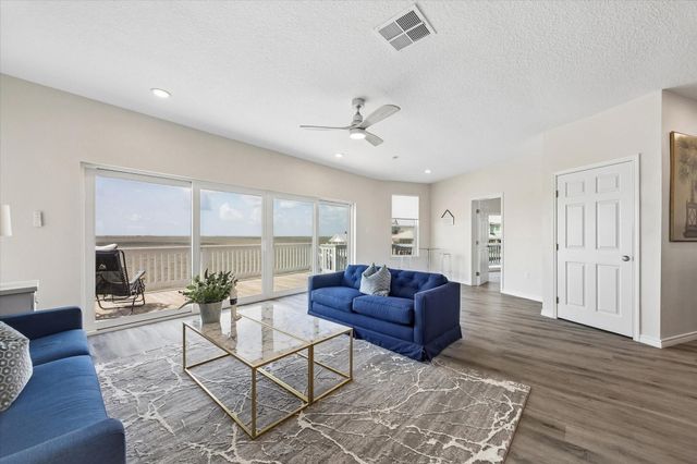 106 Quayside Drive, Tiki Island, TX 77554