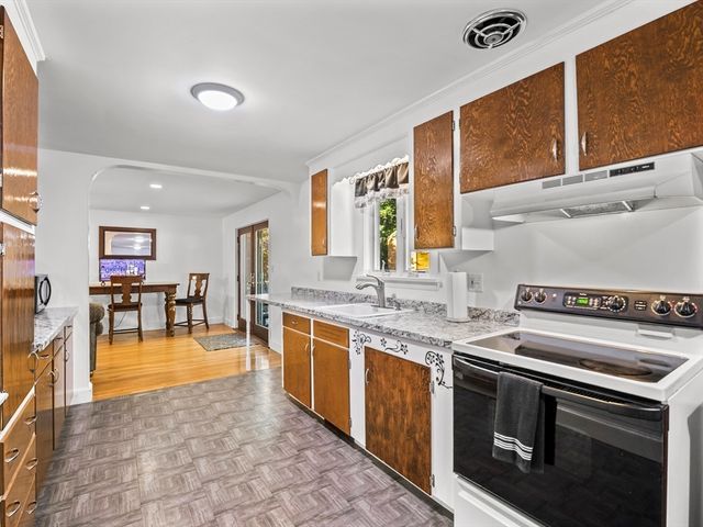 43 Moon Road, Lynn, MA 01904