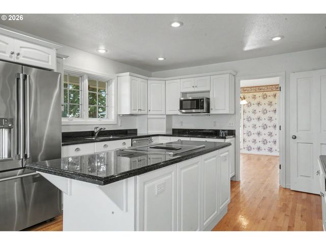 12024 S SHADOW HILLS Ct, Turner, OR 97392