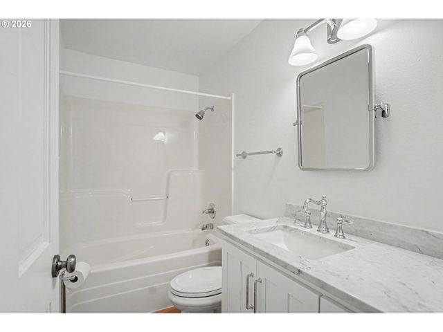 12024 S SHADOW HILLS Ct, Turner, OR 97392