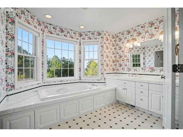 12024 S SHADOW HILLS Ct, Turner, OR 97392