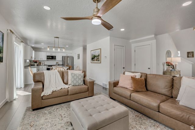 15065 S HONOR DR, Bluffdale, UT 84065