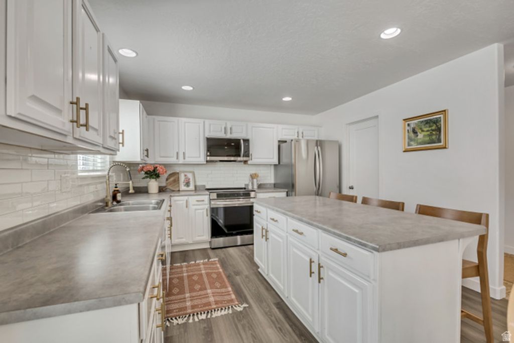 Image 12 of property listing at 15065 S HONOR DR, Bluffdale, UT 84065