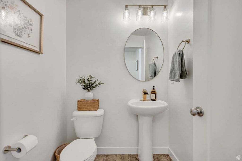 Image 14 of property listing at 15065 S HONOR DR, Bluffdale, UT 84065