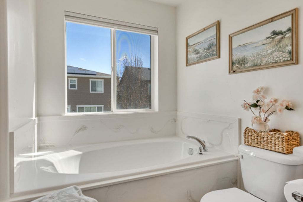 Image 18 of property listing at 15065 S HONOR DR, Bluffdale, UT 84065