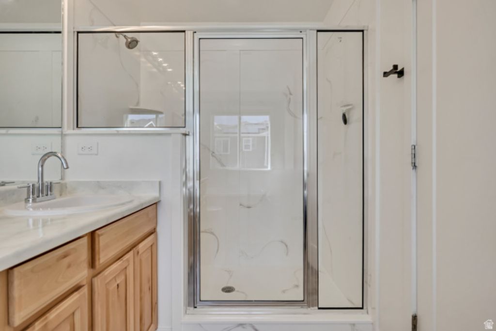 Image 19 of property listing at 15065 S HONOR DR, Bluffdale, UT 84065