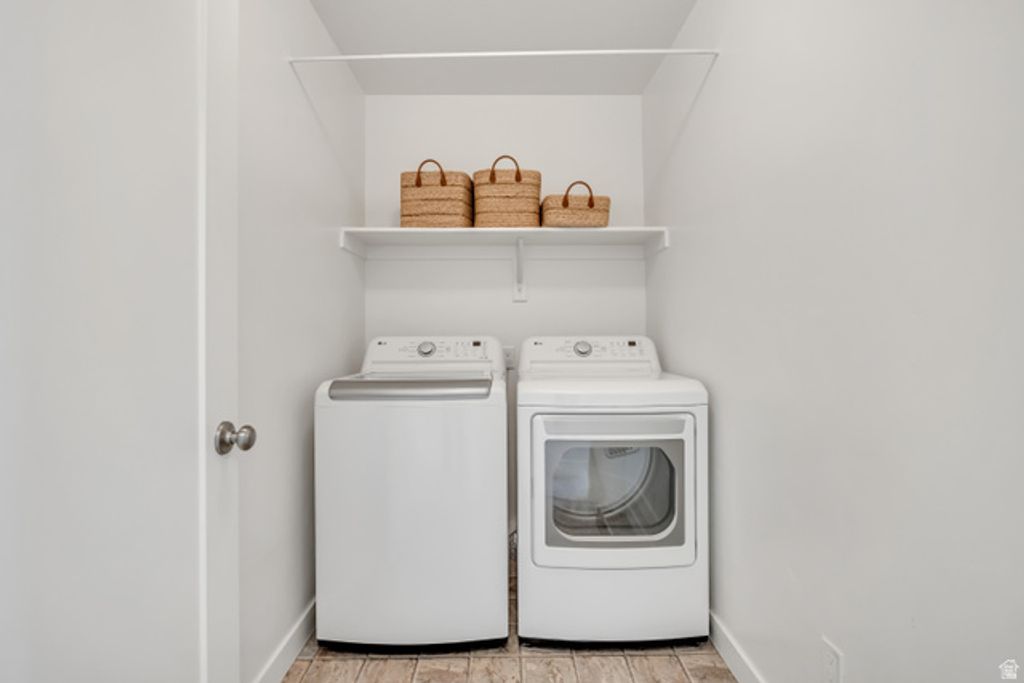 Image 27 of property listing at 15065 S HONOR DR, Bluffdale, UT 84065