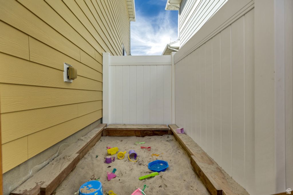 Image 38 of property listing at 15065 S HONOR DR, Bluffdale, UT 84065