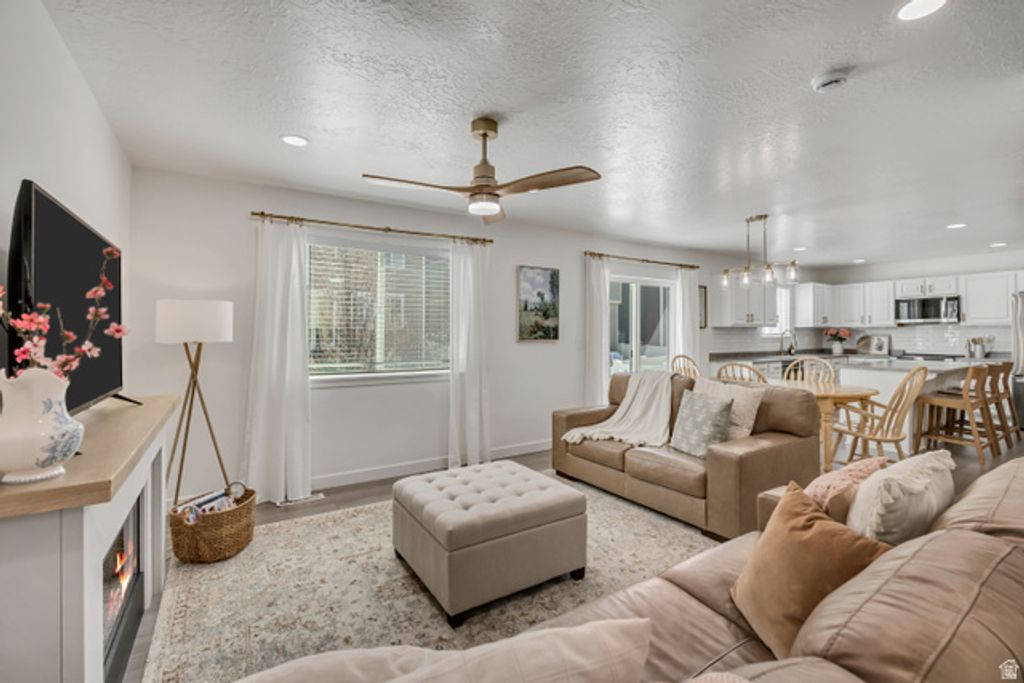 Image 6 of property listing at 15065 S HONOR DR, Bluffdale, UT 84065