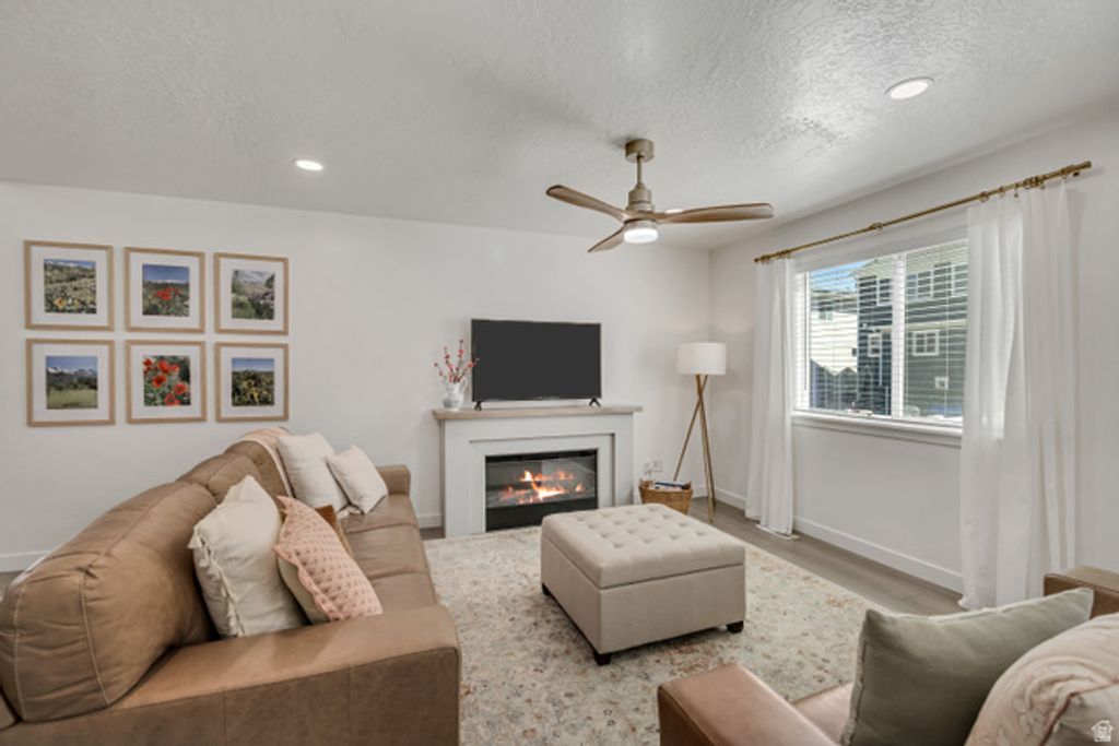 Image 7 of property listing at 15065 S HONOR DR, Bluffdale, UT 84065