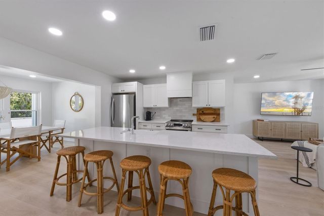 414 79TH STREET, Holmes Beach, FL 34217