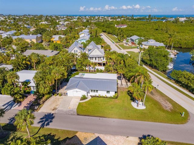 414 79TH STREET, Holmes Beach, FL 34217