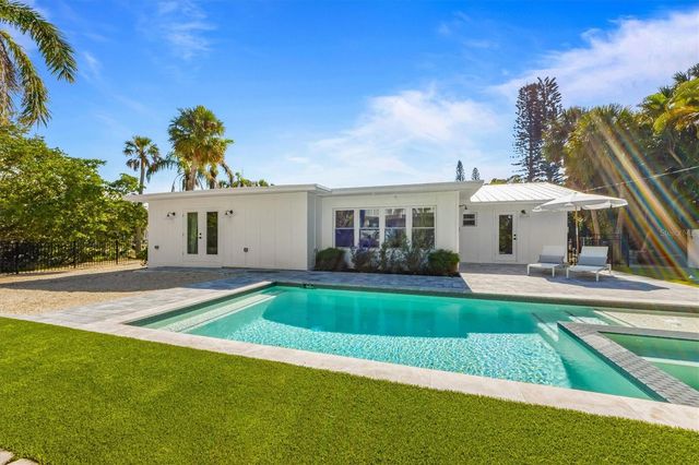 414 79TH STREET, Holmes Beach, FL 34217