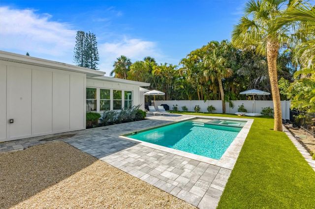 414 79TH STREET, Holmes Beach, FL 34217