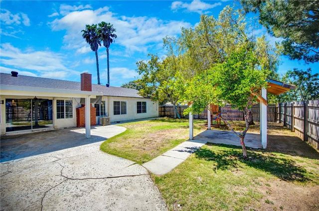 895 W Crestview, Corona, CA 92882