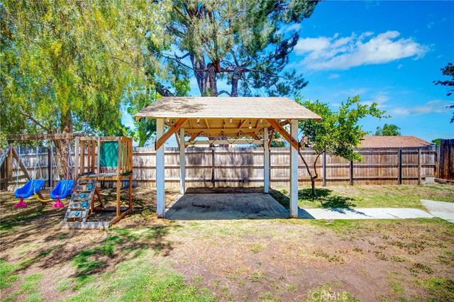 895 W Crestview, Corona, CA 92882