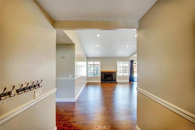 895 W Crestview, Corona, CA 92882