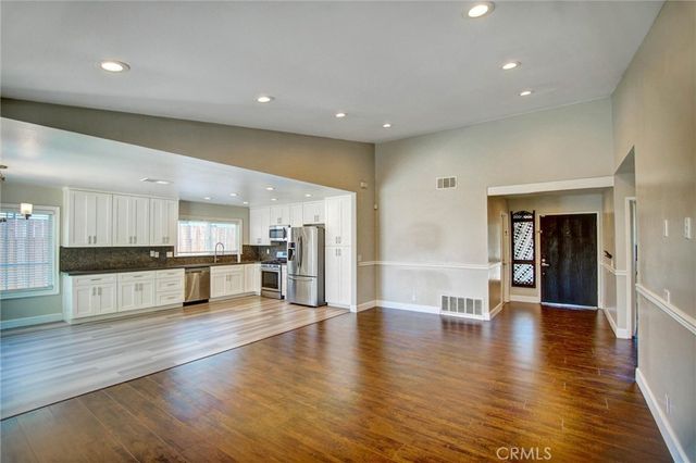 895 W Crestview, Corona, CA 92882
