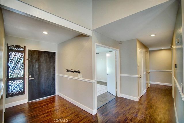 895 W Crestview, Corona, CA 92882