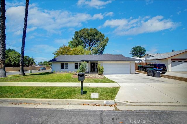 895 W Crestview, Corona, CA 92882