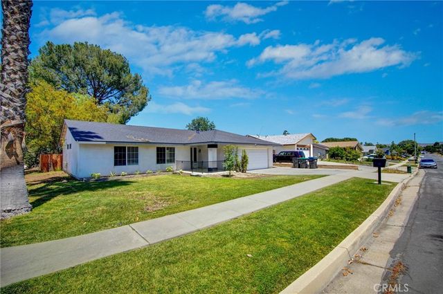 895 W Crestview, Corona, CA 92882