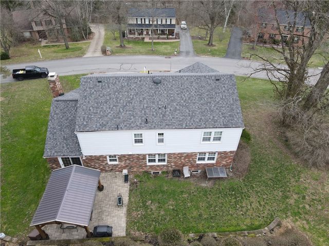 1696 Hathaway Ln, Upper St Clair, PA 15241