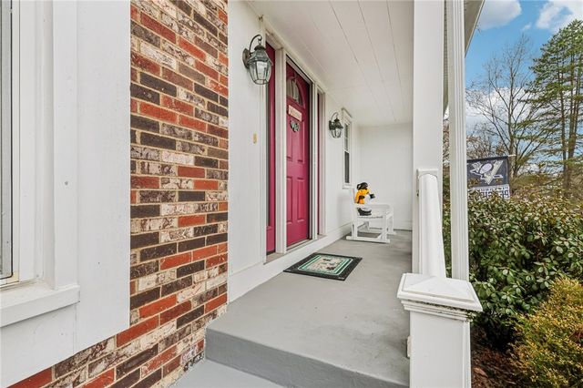 1696 Hathaway Ln, Upper St Clair, PA 15241