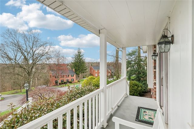 1696 Hathaway Ln, Upper St Clair, PA 15241