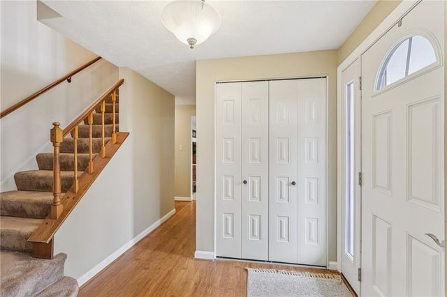 1696 Hathaway Ln, Upper St Clair, PA 15241