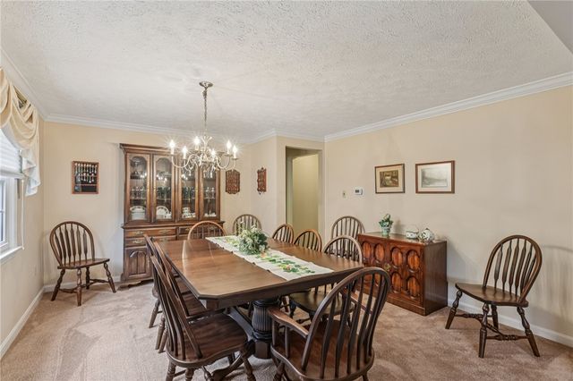 1696 Hathaway Ln, Upper St Clair, PA 15241