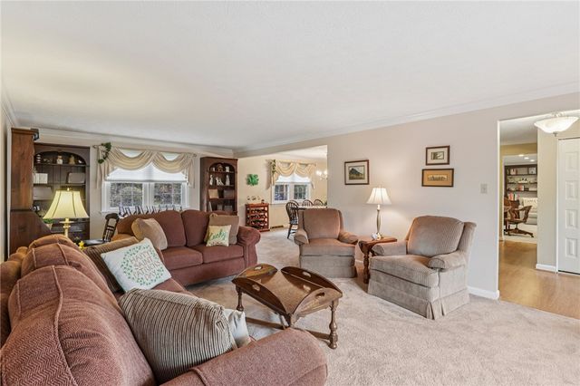 1696 Hathaway Ln, Upper St Clair, PA 15241