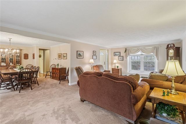 1696 Hathaway Ln, Upper St Clair, PA 15241