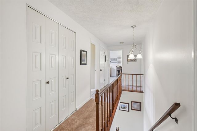 1696 Hathaway Ln, Upper St Clair, PA 15241