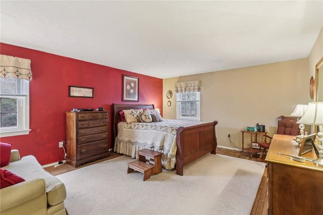 1696 Hathaway Ln, Upper St Clair, PA 15241