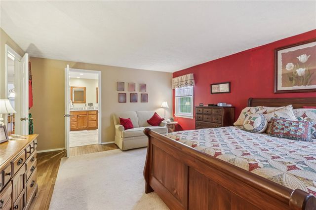 1696 Hathaway Ln, Upper St Clair, PA 15241