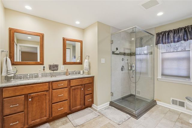 1696 Hathaway Ln, Upper St Clair, PA 15241