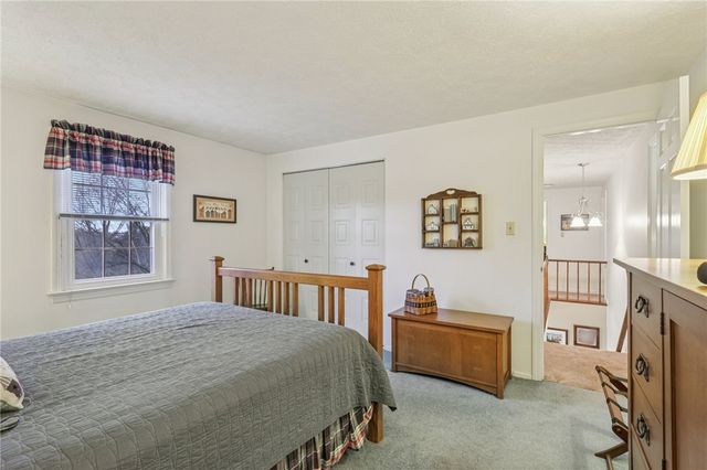 1696 Hathaway Ln, Upper St Clair, PA 15241