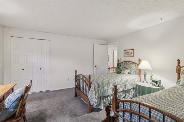 1696 Hathaway Ln, Upper St Clair, PA 15241