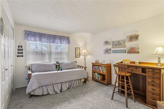 1696 Hathaway Ln, Upper St Clair, PA 15241