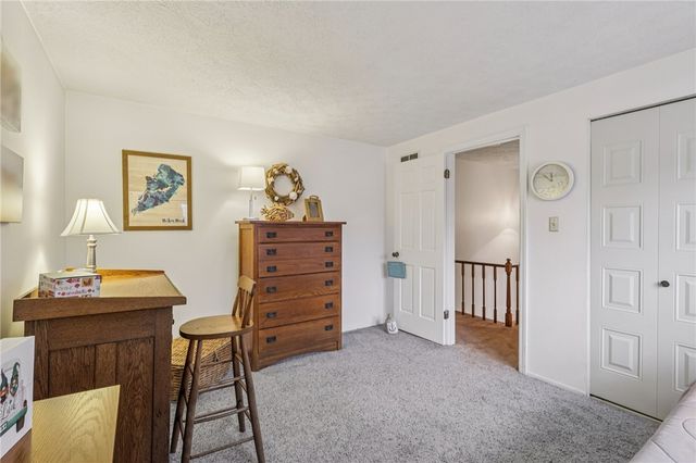 1696 Hathaway Ln, Upper St Clair, PA 15241