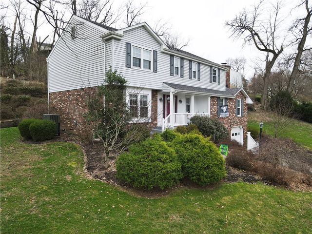 1696 Hathaway Ln, Upper St Clair, PA 15241