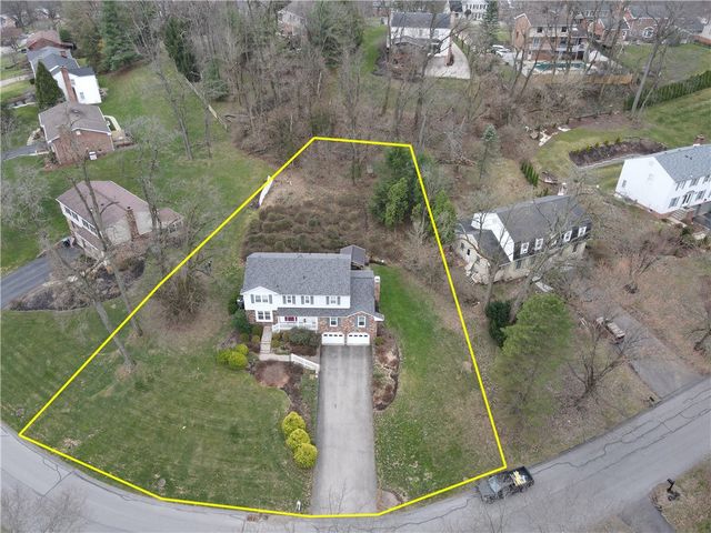 1696 Hathaway Ln, Upper St Clair, PA 15241