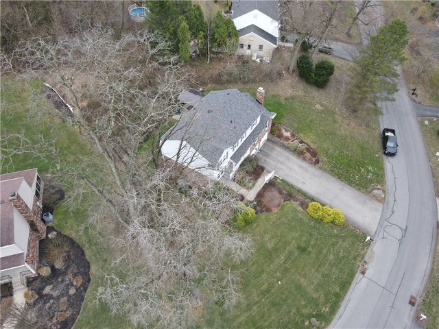 1696 Hathaway Ln, Upper St Clair, PA 15241