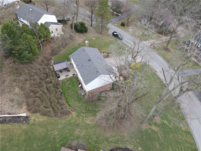 1696 Hathaway Ln, Upper St Clair, PA 15241